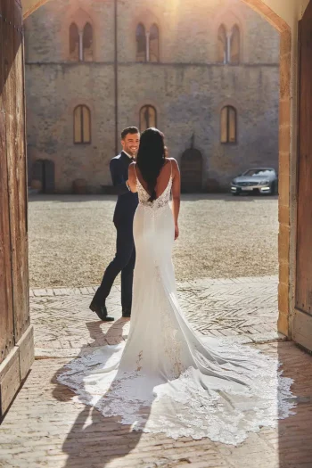 Finde dein Brautkleid bei uns in der Nähe von Zürich, Basel, Lörrach, Freiburg, Konstanz. Dein Hochzeitskleid grenznah zur