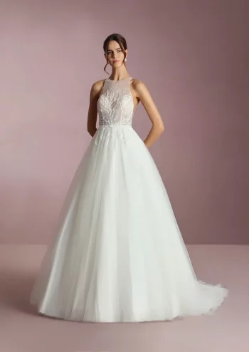 Finde dein Brautkleid bei uns in der Nähe von Zürich, Basel, Lörrach, Freiburg, Konstanz. Dein Hochzeitskleid grenznah zur Schweiz.