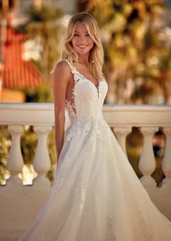 Finde dein Brautkleid bei uns in der Nähe von Zürich, Basel, Lörrach, Freiburg, Konstanz. Dein Hochzeitskleid grenznah zur Schweiz.