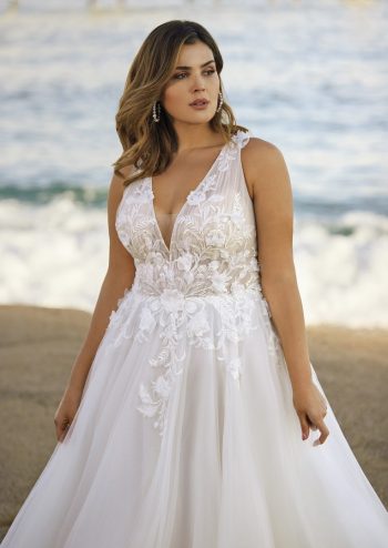 Finde dein Brautkleid bei uns in der Nähe von Zürich, Basel, Lörrach, Freiburg, Konstanz. Dein Hochzeitskleid grenznah zur Schweiz.