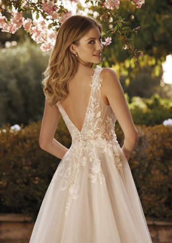 Finde dein Brautkleid bei uns in der Nähe von Zürich, Basel, Lörrach, Freiburg, Konstanz. Dein Hochzeitskleid grenznah zur Schweiz.