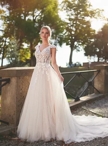 Finde dein Brautkleid bei uns in der Nähe von Zürich, Basel, Lörrach, Freiburg, Konstanz. Dein Hochzeitskleid grenznah zur
