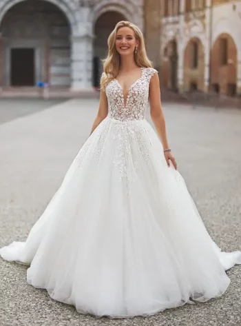 Finde dein Brautkleid bei uns in der Nähe von Zürich, Basel, Lörrach, Freiburg, Konstanz. Dein Hochzeitskleid grenznah zur