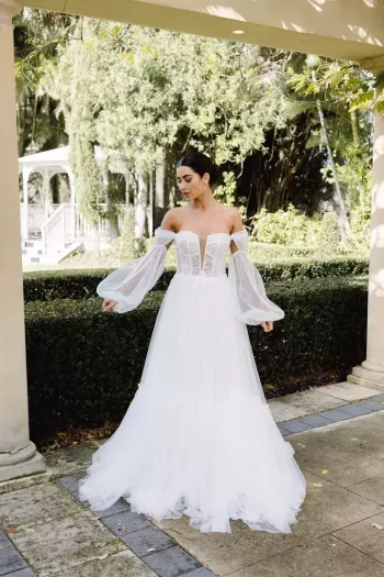 Finde dein Brautkleid bei uns in der Nähe von Zürich, Basel, Lörrach, Freiburg, Konstanz. Dein Hochzeitskleid grenznah zur Schweiz.