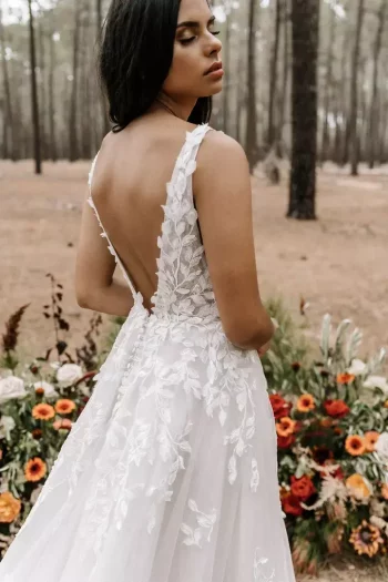 Finde dein Brautkleid bei uns in der Nähe von Zürich, Basel, Lörrach, Freiburg, Konstanz. Dein Hochzeitskleid grenznah zur Schweiz.