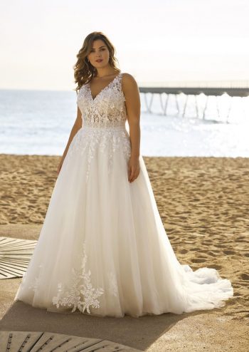 Finde dein Brautkleid bei uns in der Nähe von Zürich, Basel, Lörrach, Freiburg, Konstanz. Dein Hochzeitskleid grenznah zur Schweiz.