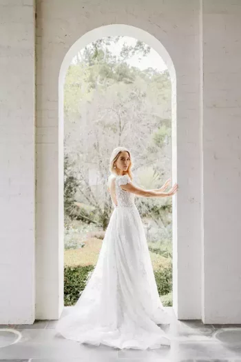 Finde dein Brautkleid bei uns in der Nähe von Zürich, Basel, Lörrach, Freiburg, Konstanz. Dein Hochzeitskleid grenznah zur Schweiz.