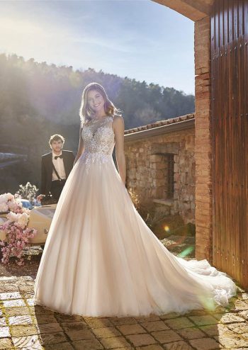 Finde dein Brautkleid bei uns in der Nähe von Zürich, Basel, Lörrach, Freiburg, Konstanz. Dein Hochzeitskleid grenznah zur Schweiz.